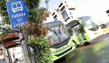 Gobierno anuncia nuevas medidas para uso del transporte público; pasajeros deberán mostrar tarjeta de vacunación