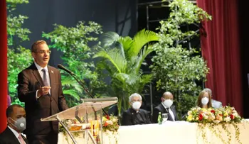 Presidente Abinader les exhorta a jóvenes graduados del Loyola a ser honestos en la vida