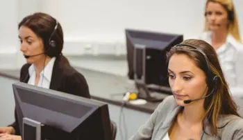 Trucos psicológicos para que te hagan caso cuando llamas a un teleoperador