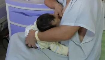 Las madres lactantes vacunadas con Pfizer transmiten anticuerpos a sus hijos