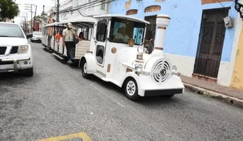 Atracan turistas en trencito de la Ciudad Colonial
