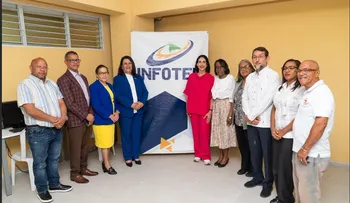 Primera dama inaugura aulas de belleza e informática en Capotillo