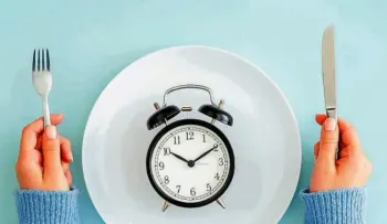 Estudio dice que el ayuno intermitente no puede considerarse una dieta