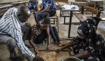 En Gambia votan con canicas en vez de papeletas