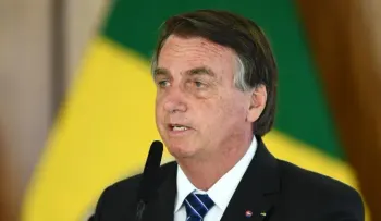 Bolsonaro califica de "payasada" acusaciones de crímenes contra la humanidad