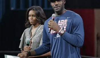 LeBron y Michelle Obama se unen y promueven educación