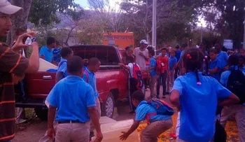 Estudiantes botan desayuno por mala calidad
