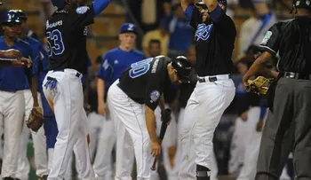 Estrellas ganan 8vo en línea; Licey  y Águilas ganan