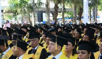 UAPA gradúa a 813 profesiones formados a distancia