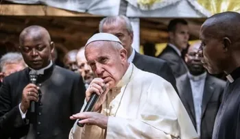 El papa Francisco pide que recen por él para que sea "cada día más pobre"