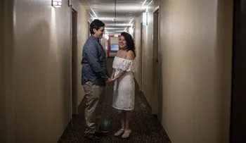 Esperanza tras María: boda a medianoche en una habitación de hotel en NY