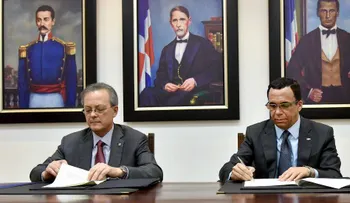 Navarro firma acuerdo para eficientizar procesos administrativos en Educación