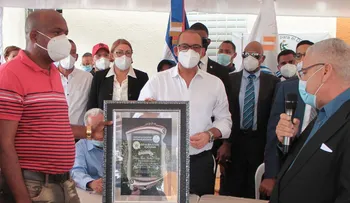 Ministerio de Obras Públicas entrega parque en Los Guandules