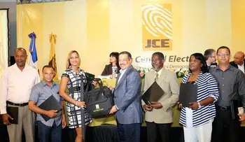 Rosario exhibe avances de la JCE para comicios 2016 