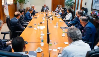 Magín Díaz dialoga con gremios y sectores