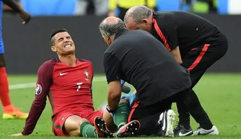 Cristiano abandona llorando el terreno de juego