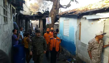 Evalúan zona afectada por incendio en Santiago