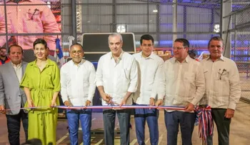 Abinader y Sanz Lovatón inauguran nueva terminal courier en AILA
