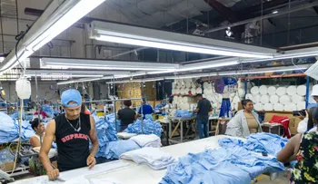 Asociaciones de la industria textil y del calzado respaldan a Adolfo Pérez y reconocen avances en licitación escolar