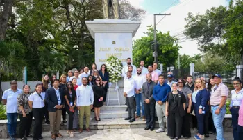 Ayuntamiento de Santiago conmemora Día Internacional de la Juventud con ofrenda floral a Duarte