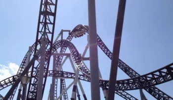 Un apagón deja atrapadas a decenas de personas en una montaña rusa en Japón