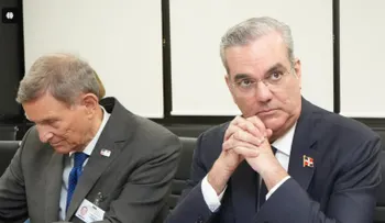 Abinader dialoga con el Foro Económico; RD implementará plataforma contra plásticos