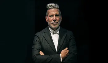 El ícono del estilo callejero, Nick Wooster, participará como curador de moda y ropa para caballero en Asia