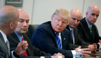 Trump apuesta por su plan de salud y fuerza su votación hoy en el Congreso