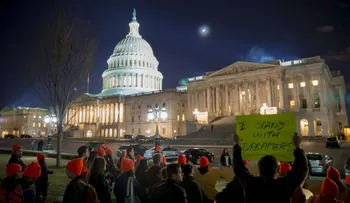 Senadores republicanos presentan versión de proyecto de ley inmigratorio con plan de Trump