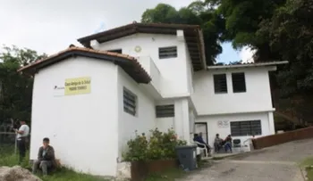 Médico que se gradúa, se va del país