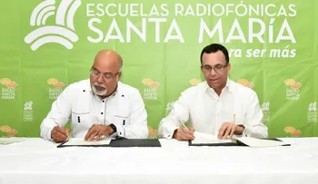 Ministro Andrés Navarro dará más apoyo a escuelas Radiofónicas Santa Maria