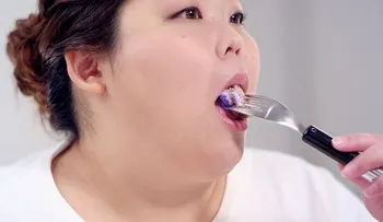 Inventan un tenedor eléctrico para quienes tienen y quieren comer sin sal