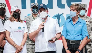 Ministro Paliza agradece apoyo de puertoplateños en jornada de vacunación