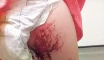 Esta niña salió dando gritos de un tobogán y cuando su madre miró salió aterrada