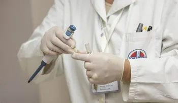 Una Dra que duró 30 días confinada por coronavirus logró salvarse con vitamina C, ácido fólico, dexametasona y claritromicina 