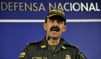Investigarán a director de la policía colombiana por presunto acoso sexual