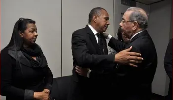 Danilo acude a velatorio del padre director del INDRHI