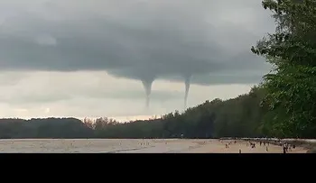 Captan un raro torbellino doble frente a las costas de Tailandia
