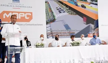 Abinader deja iniciada construcción de 19 retornos en la autopista Duarte.