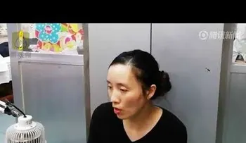 A una mujer se le paralizan los dedos por usar sin parar su teléfono móvil