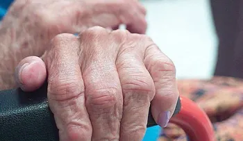 Internan anciana de 96 años tras ser violada por un adolescente