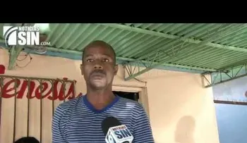 Comandante le "entró" a puñalada a una piscina con niñas adentro