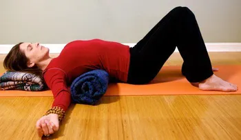 5 posturas para aliviar el estrés y la ansiedad