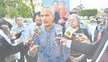 Familia Caamaño realiza vigilia; pide justicia por muerte de pariente