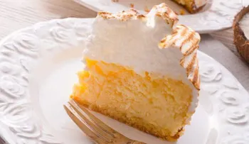 Un pay de queso de merengue de limón sin gluten y sin lácteos