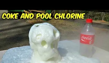 Esto pasa cuando mezclas Coca-Cola con cloro para piscinas