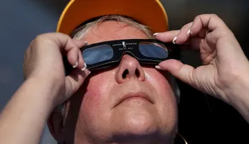 ¿Cómo saber si te lastimaste los ojos con el eclipse?