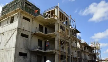 Residentes de la vieja barquita construyen la nueva