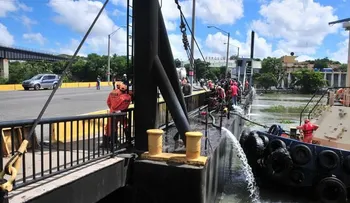 Corrigen avería en el puente flotante; todo vuelve a la normalidad