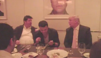 Video de CNN muestra a Trump con personas vinculadas al escándalo de los correos